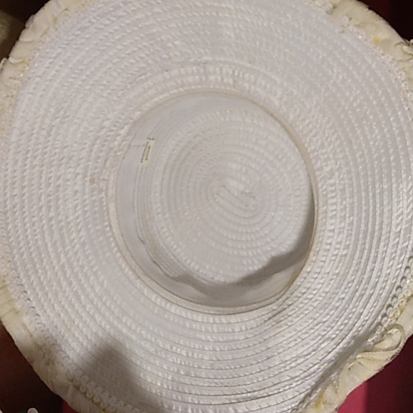 Formal White Hat with Bow - Picture 3 of 4